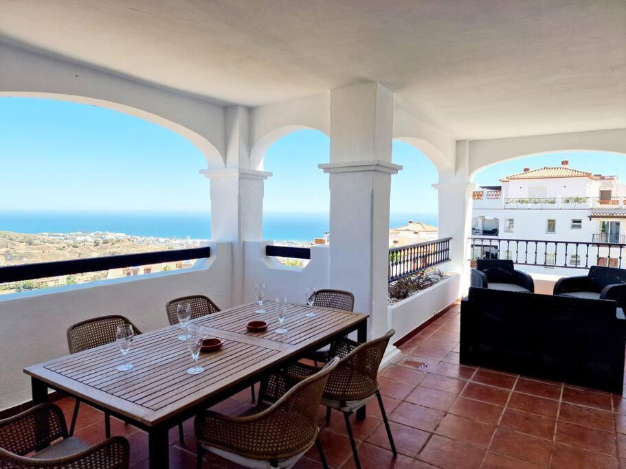 Las Palmeras Seaviews Mijas Luaran gambar
